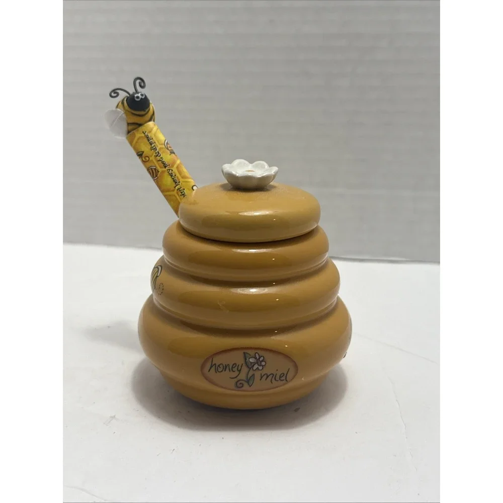 Honey Miel Ceramic Beehive Jar with Lid & Wooden Bumble Bee Dipper 3.25
